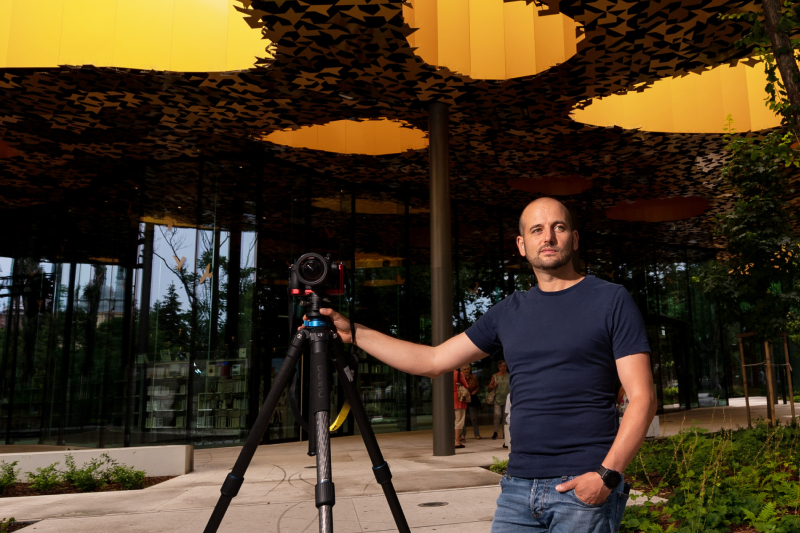 Fénybe rajzolt terek – Találkozás az alkotóval kép