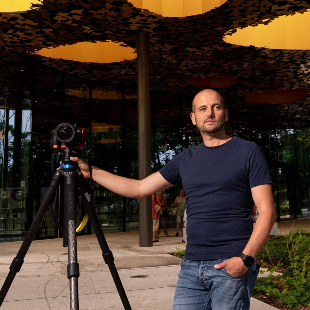 Fénybe rajzolt terek – Találkozás az alkotóval kép