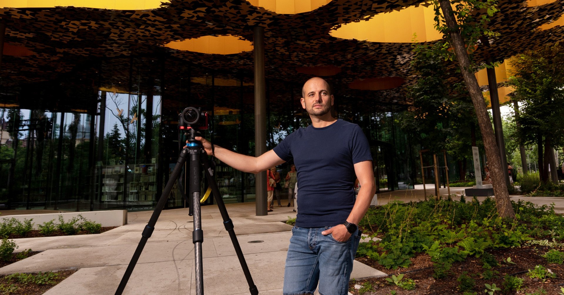 Fénybe rajzolt terek – Találkozás az alkotóval kép